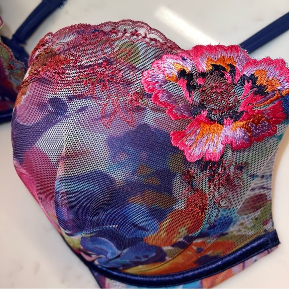 🆕VICTORIAS SECRET PUSH-UP BRA - Picture 5 of 10